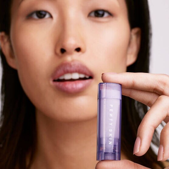 Hidratante Labial Fenty Skin Lux Balm Ultra-Hydrating Cherry